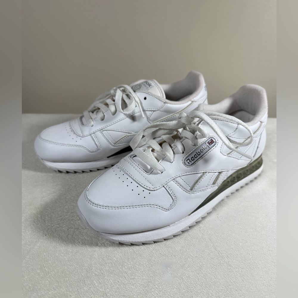Vintage 1980s Reebok sneaker shoes